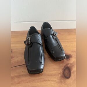 Boys Dress Shoes - Black with side buckle - Size 4